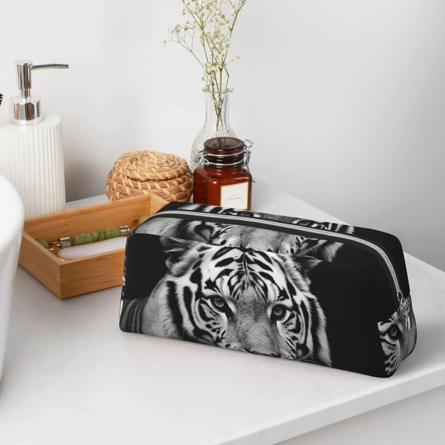 Black and white tiger Makeup Bag Travel Cosmetic Bag for Women Men Pencil Case Zipper Toiletry Bag Purse