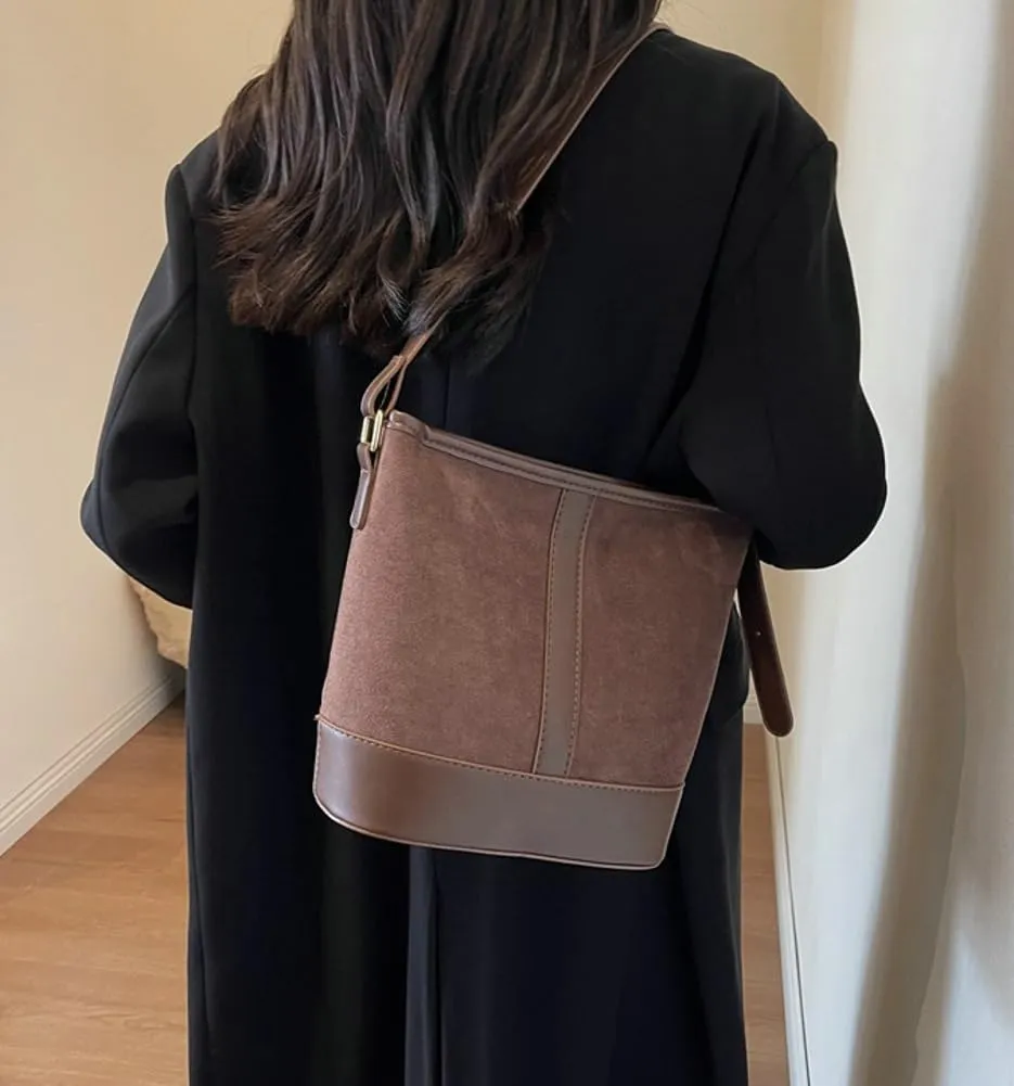 Women Stylish Suede Underarm Bag Vintage Large Capacity Hobo Bag Tote Satchel Chic Shoulder Crossbody Bag Purse with Zipper