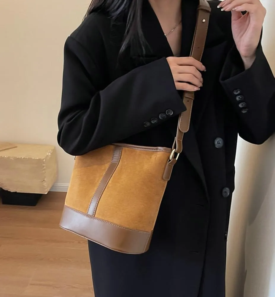 Women Stylish Suede Underarm Bag Vintage Large Capacity Hobo Bag Tote Satchel Chic Shoulder Crossbody Bag Purse with Zipper